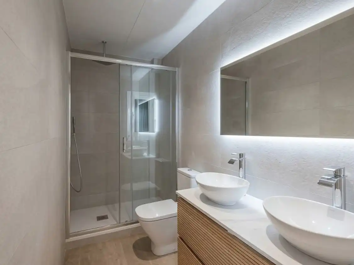 Badezimmer von Wohnung zum Verkauf in  Barcelona Capital mit Klimaanlage