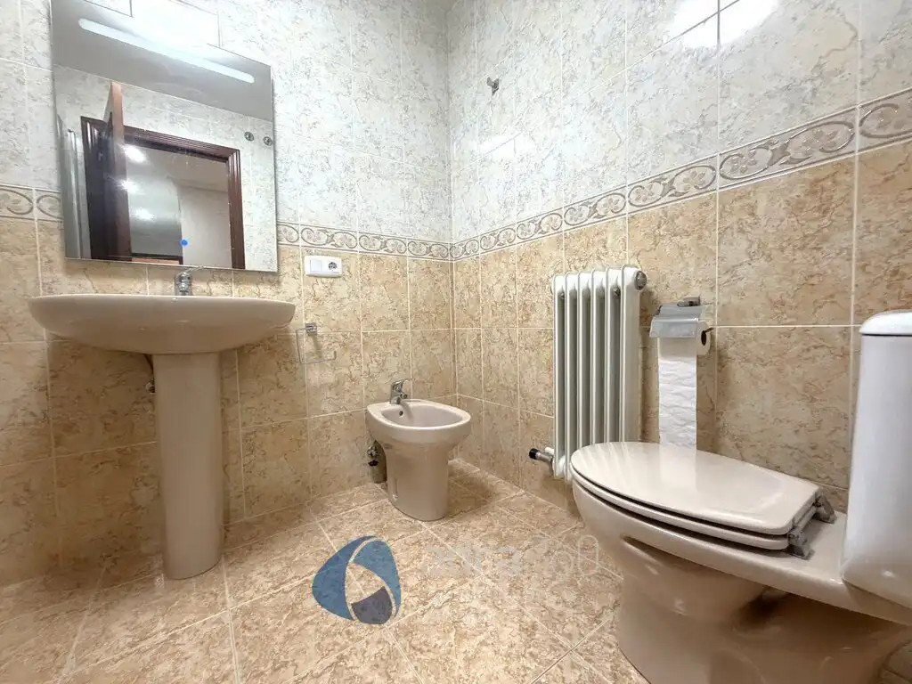 Badezimmer von Wohnung zur Miete in  Logroño mit Heizung