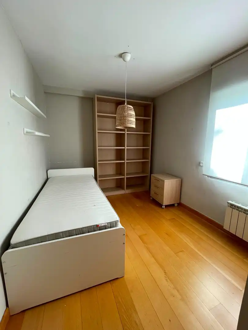 Bedroom of Flat for rent in Pozuelo de Alarcón  with Air Conditioner, Heating and Private garden