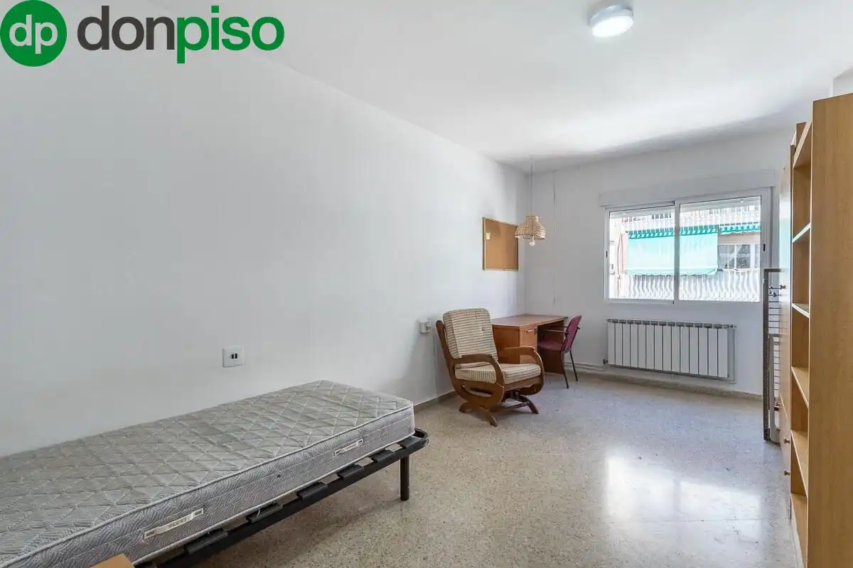 Bedroom of Flat for sale in Granada  with Heating and Balcony