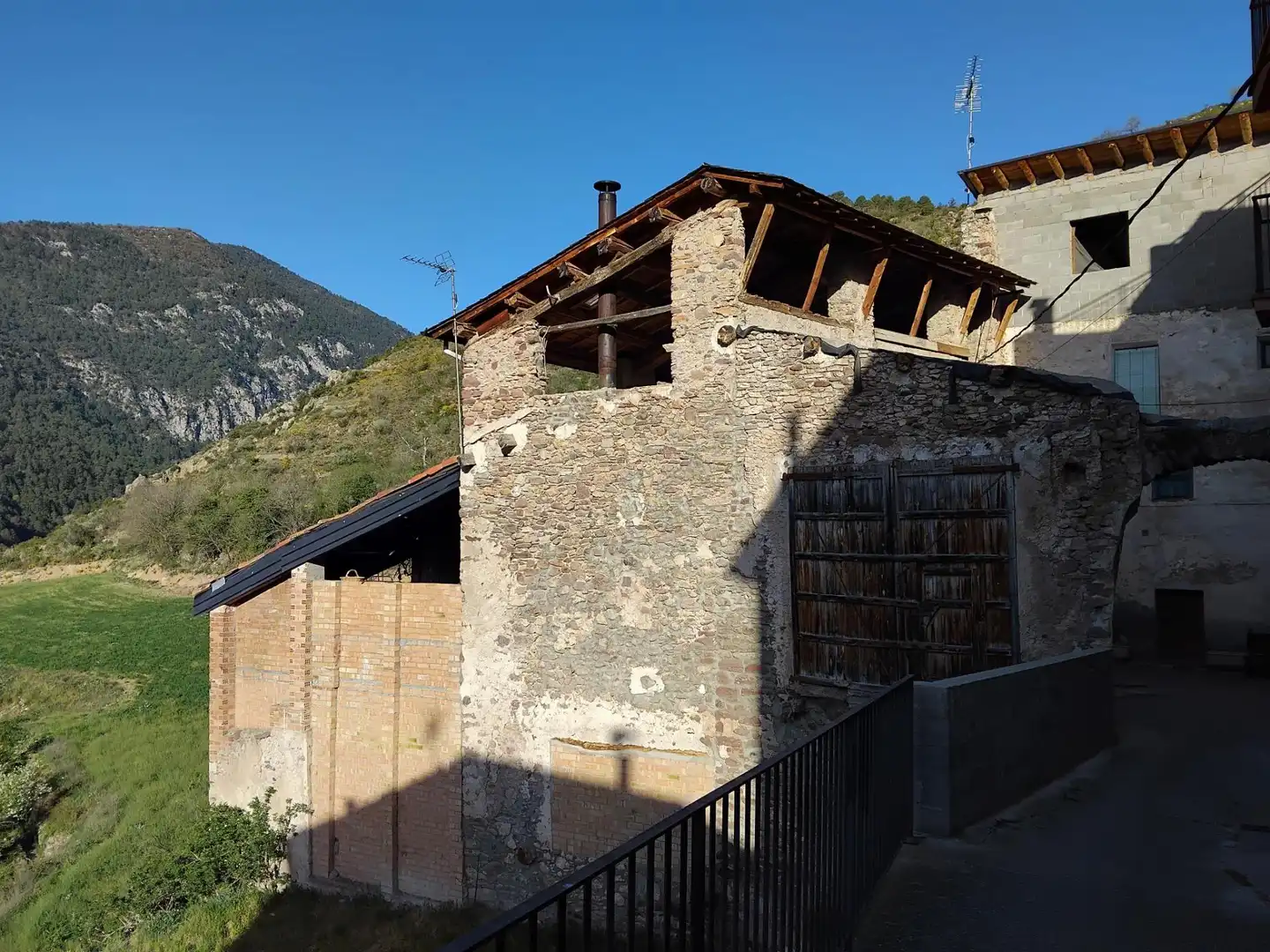 Exterior view of Houses for sale in Les Valls d'Aguilar