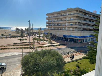Vista exterior de Estudi en venda en El Vendrell amb Aire condicionat, Terrassa i Piscina
