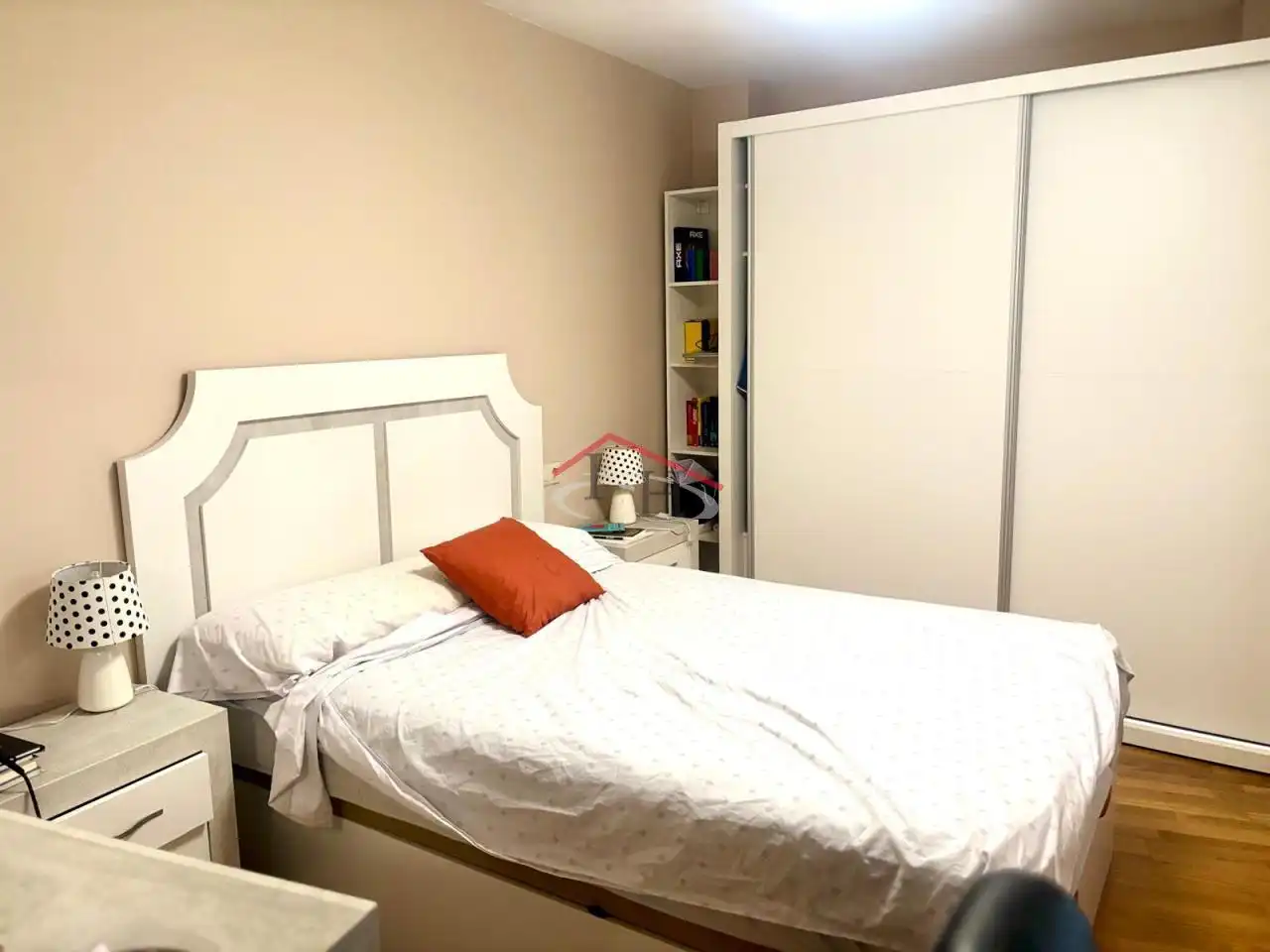 Habitación de Apartamento en venta en León Capital  con Calefacción, Parquet y Terraza
