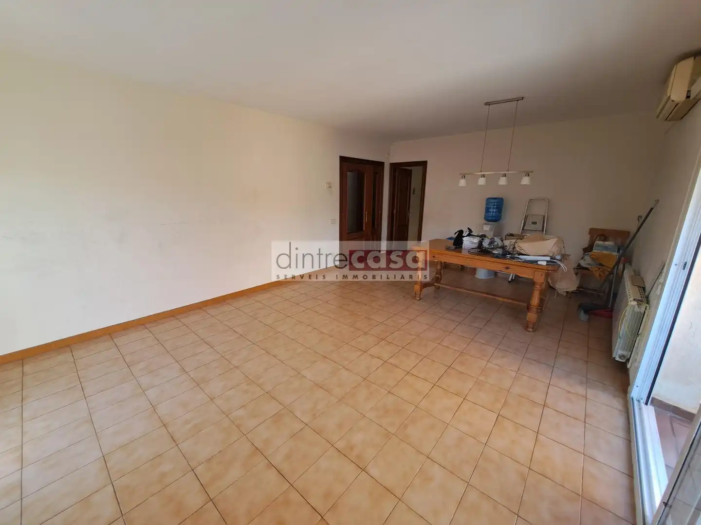 Wohnung zum Verkauf in Tordera mit Klimaanlage, Heizung und Ofen