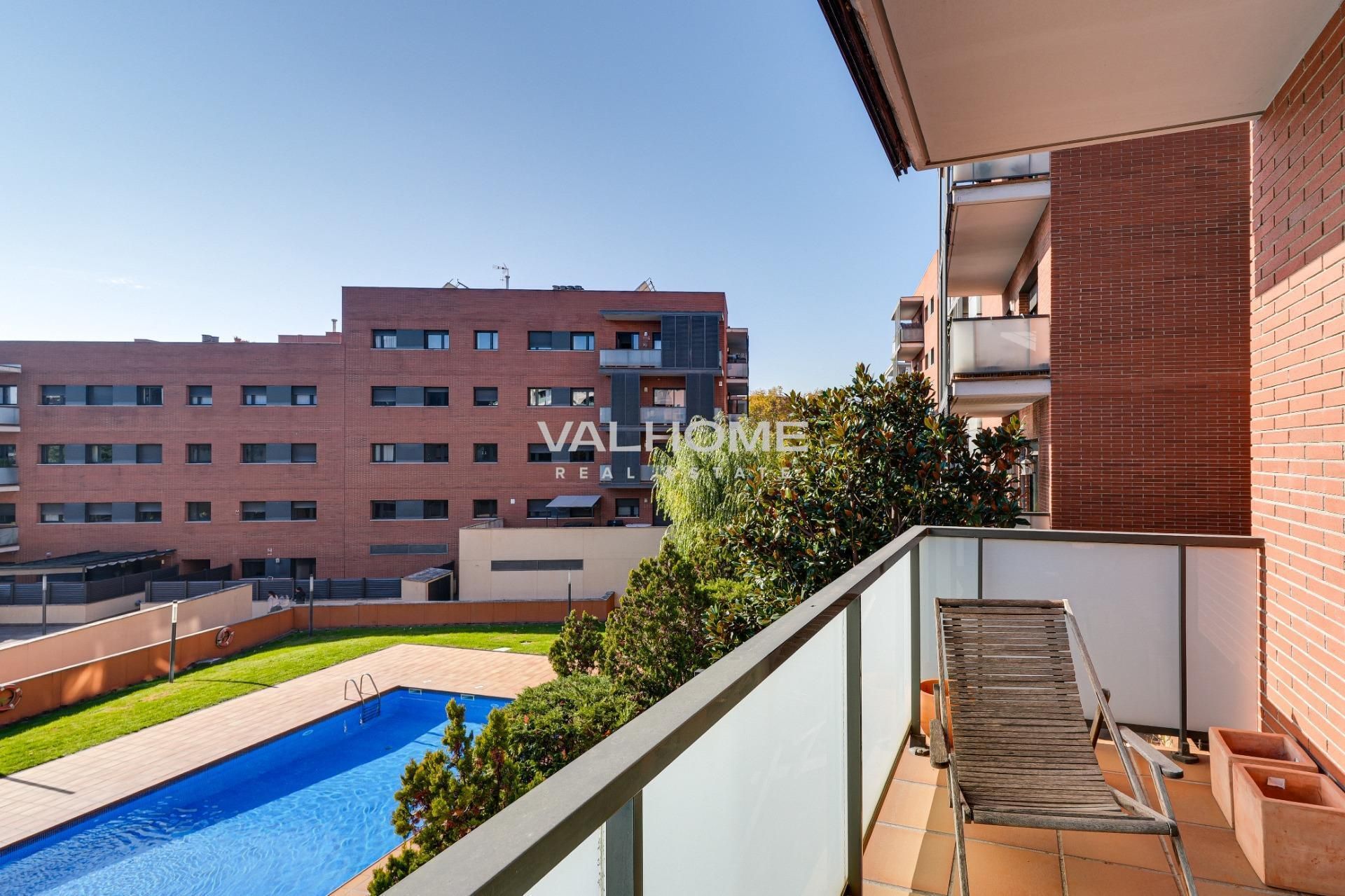 Exterior view of Apartment for sale in Sant Cugat del Vallès  with Air Conditioner, Heating and Parquet flooring