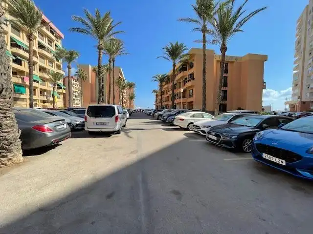 Parking de Piso en venta en La Manga del Mar Menor con Balcón, Alarma y Piscina comunitaria