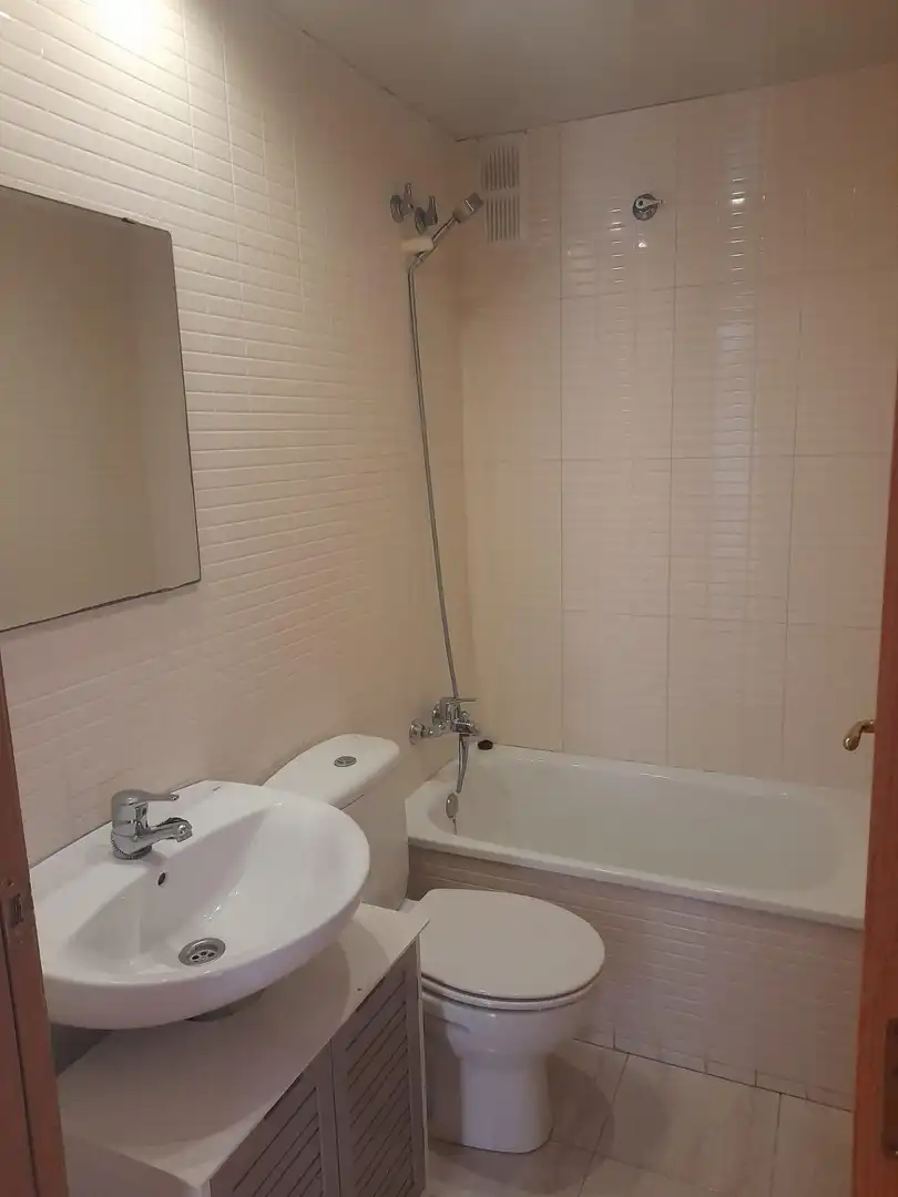Bathroom of Flat for rent in Mataró  with Heating and Parquet flooring