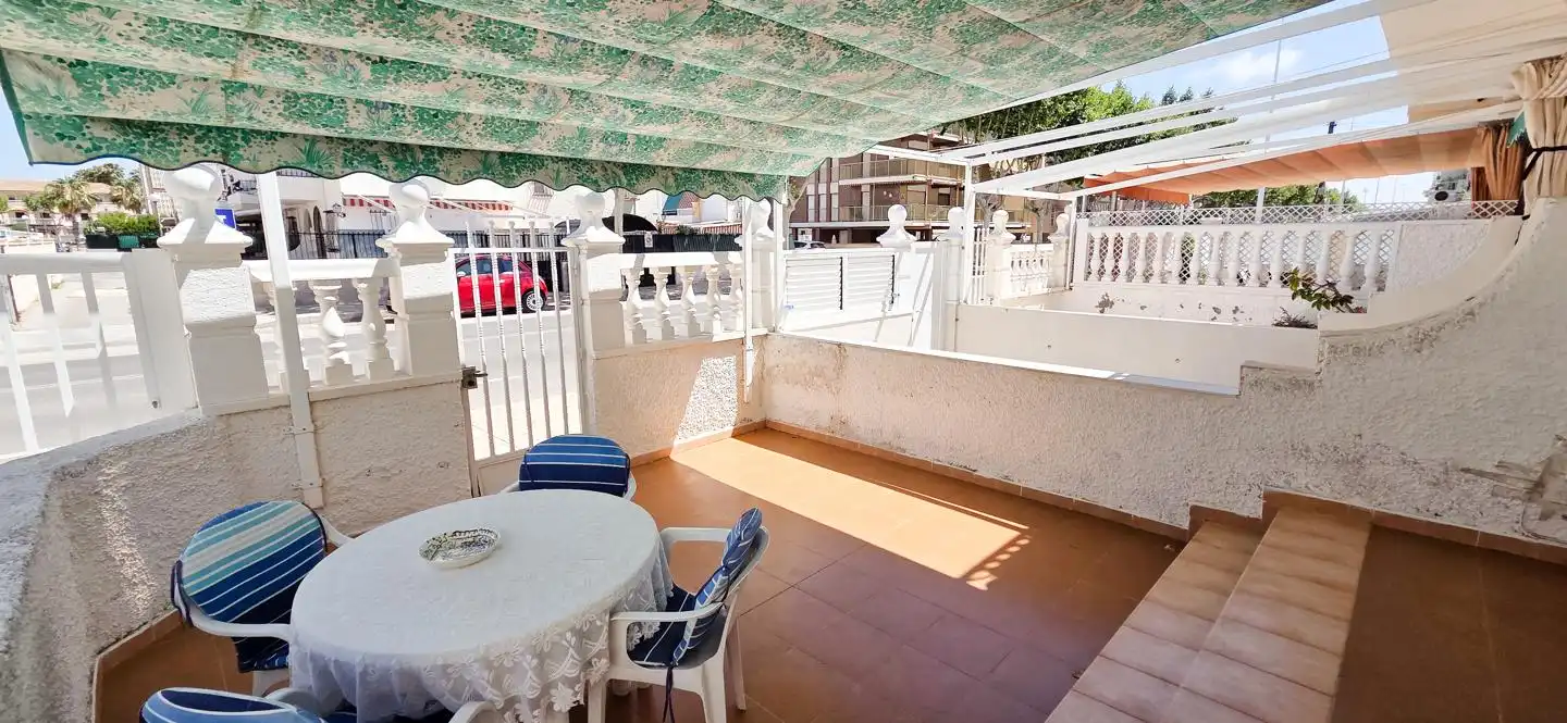 Terrasse von Einfamilien-Reihenhaus zur Miete in Santa Pola mit Klimaanlage, Terrasse und Möbliert