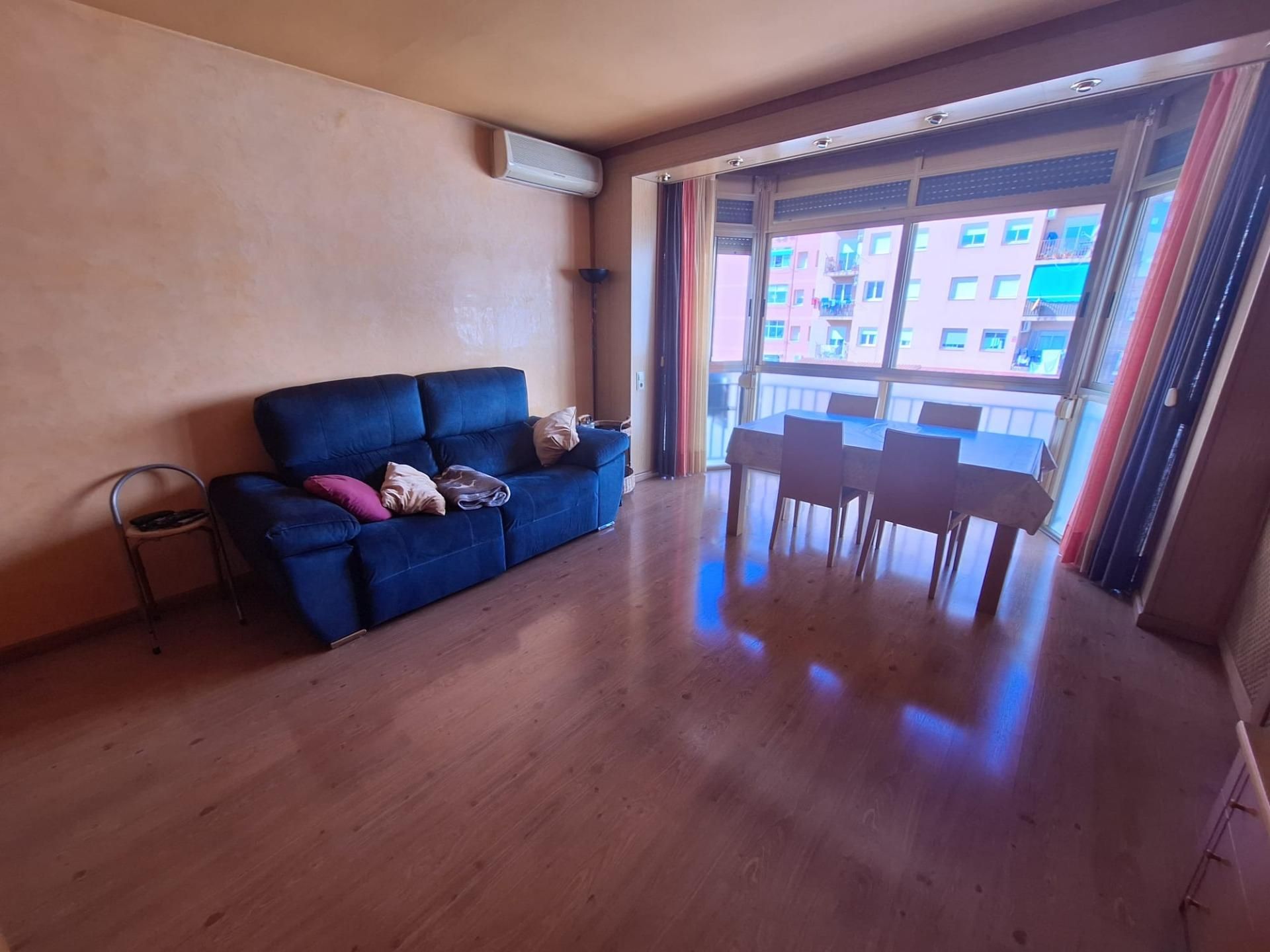 Living room of Flat for sale in Sabadell  with Air Conditioner, Heating and Storage room
