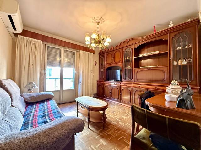 Piso en Venta en Valdeacederas