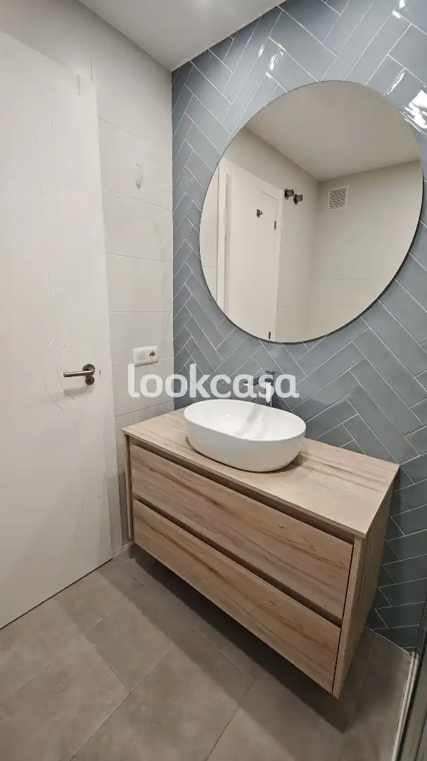 Baño de Piso en venta en Poio con Calefacción, Parquet y Horno