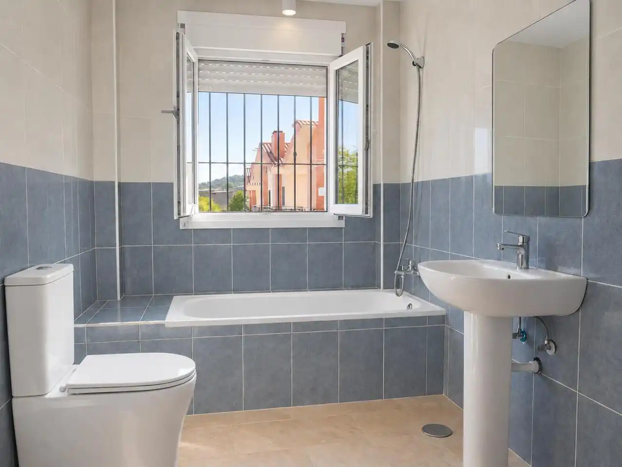 Badezimmer von Haus oder Chalet zum Verkauf in El Ronquillo, Sevilla