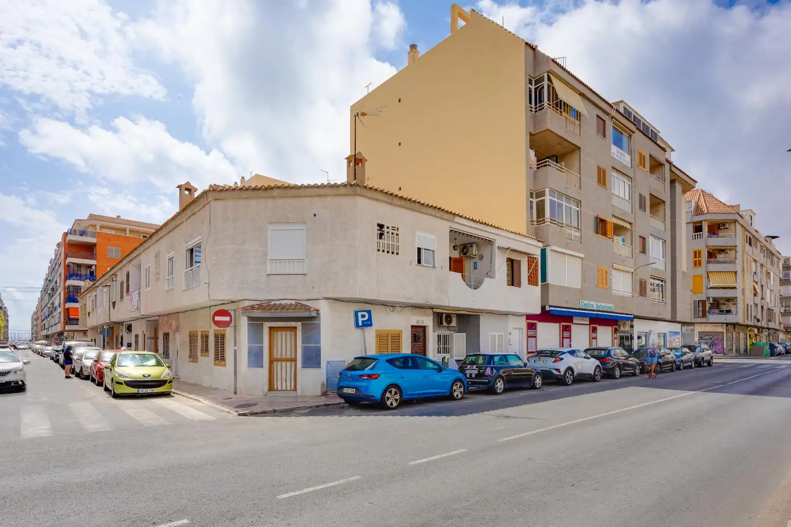 Vista exterior de Casa o chalet en venta en Torrevieja con Terraza y Amueblado