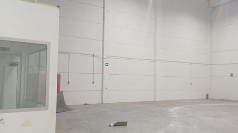 Foto 3 von Fabrikhallen zur Miete in El Alborgí, Paterna