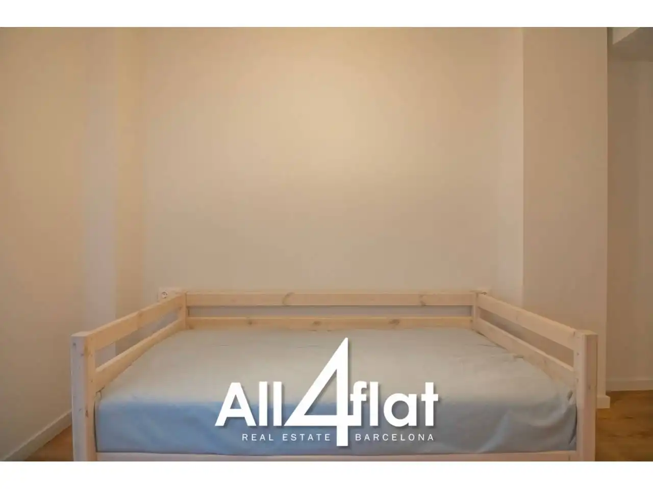 Bedroom of Flat for rent in Barcelona  with Air Conditioner, Heating and Furnished