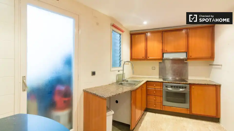 Kitchen of Flat for share in Barcelona  with Air Conditioner, Heating and Furnished