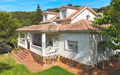 Vista exterior de Casa o xalet en venda en Corbera de Llobregat amb Calefacció, Jardí privat i Terrassa