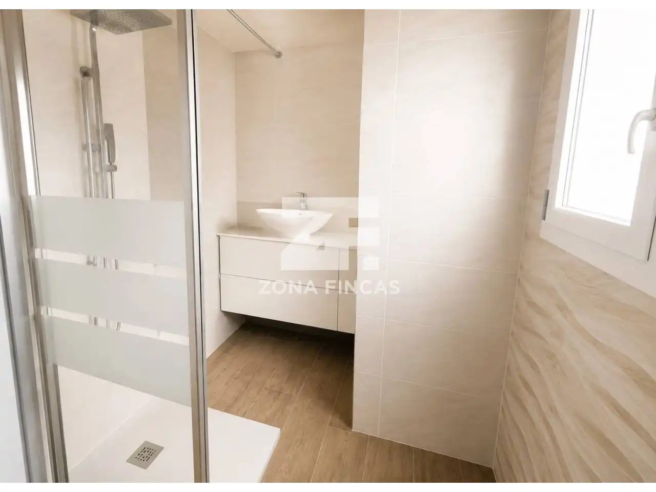 Bathroom of Flat for sale in Badalona  with Heating, Parquet flooring and Terrace