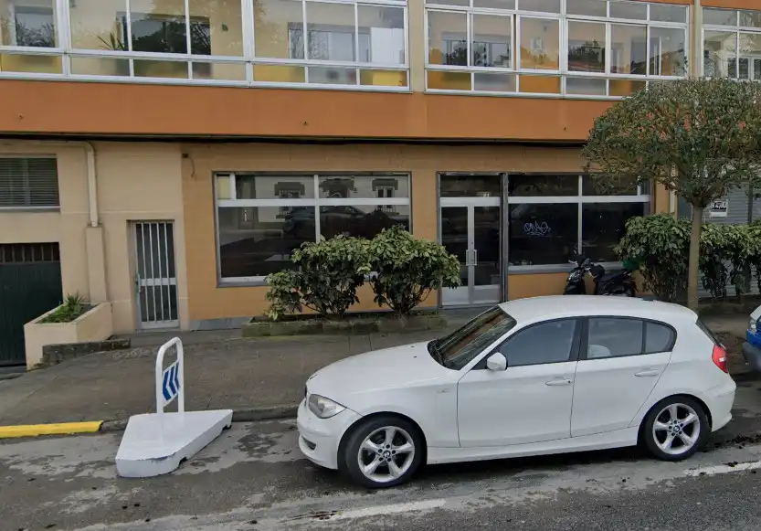Aparcament de Local de lloguer en Oleiros amb Moblat