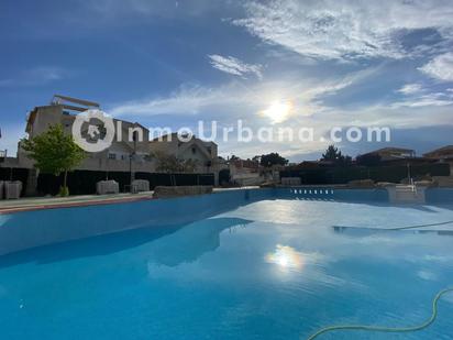 Piscina de Casa adosada en venda en Castalla amb Aire condicionat, Calefacció i Jardí privat