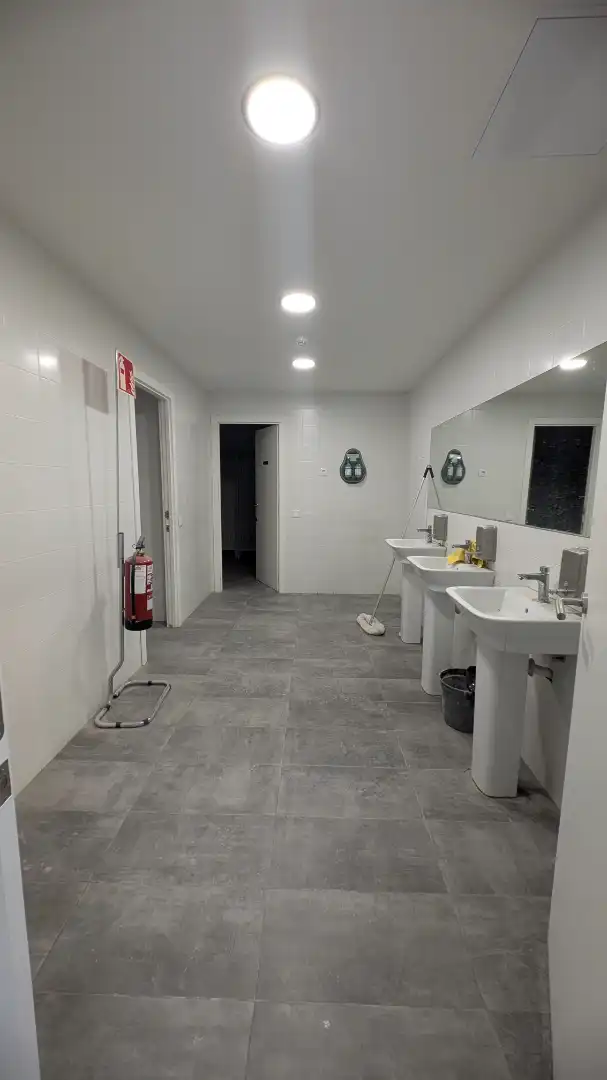 Bany de Nau industrial de lloguer en L'Hospitalet de Llobregat amb Calefacció