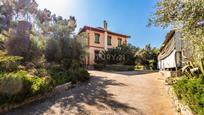 Vista exterior de Casa o xalet en venda en Castellar del Vallès amb Terrassa i Piscina