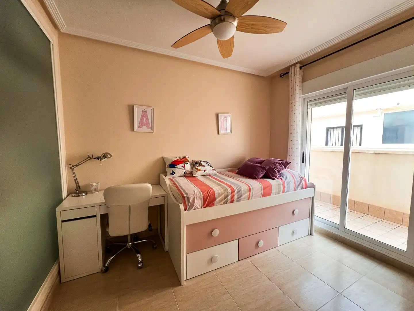 Habitación de Casa adosada en venta en Pilar de la Horadada con Aire acondicionado, Calefacción y Terraza