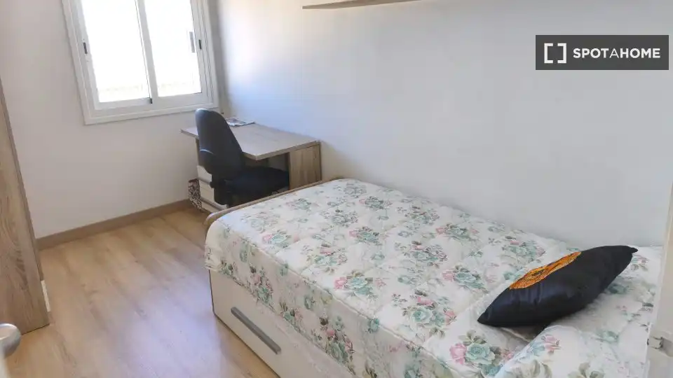 Dormitori de Pis per a compartir en Vigo  amb Aire condicionat, Terrassa i Moblat