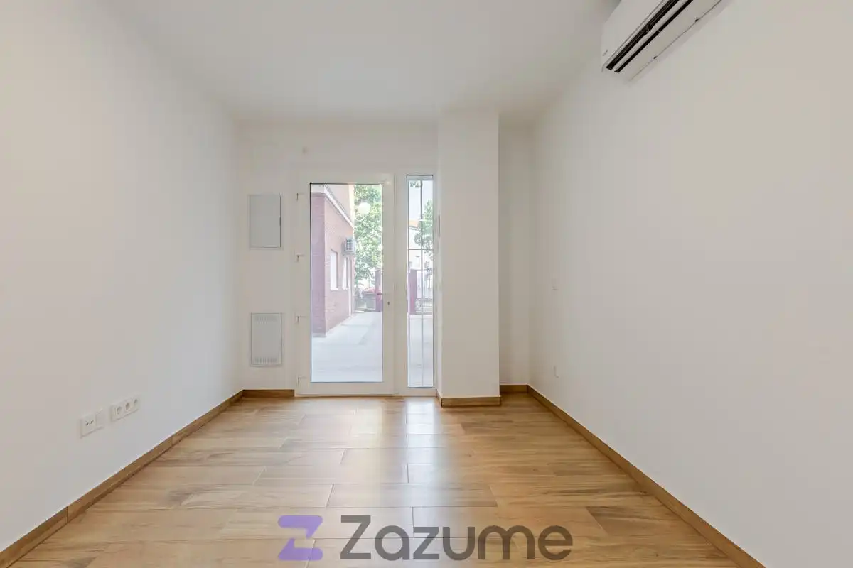 Flat for rent in Madrid  with Air Conditioner, Heating and Furnished