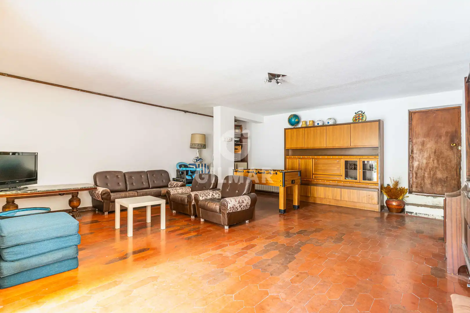 Sala de estar de Casa adosada en venta en Pozuelo de Alarcón con Calefacción, Jardín privado y Piscina