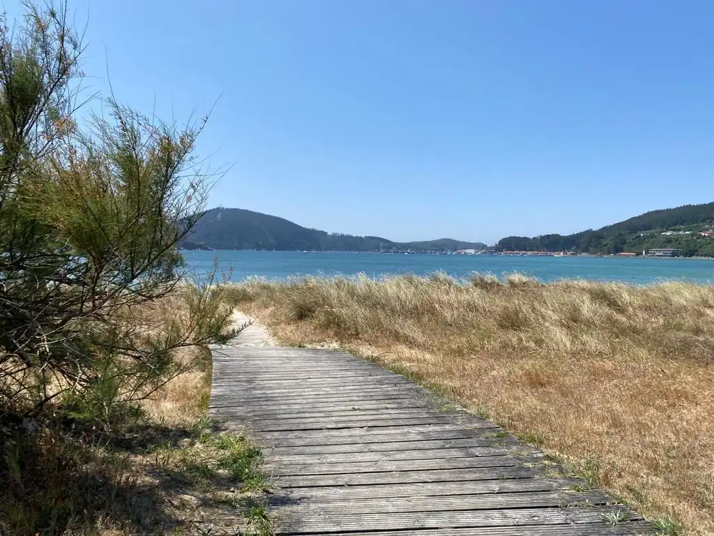 Außenansicht von Erdgeschoss zur Miete in Cedeira mit Schwimmbad und Möbliert