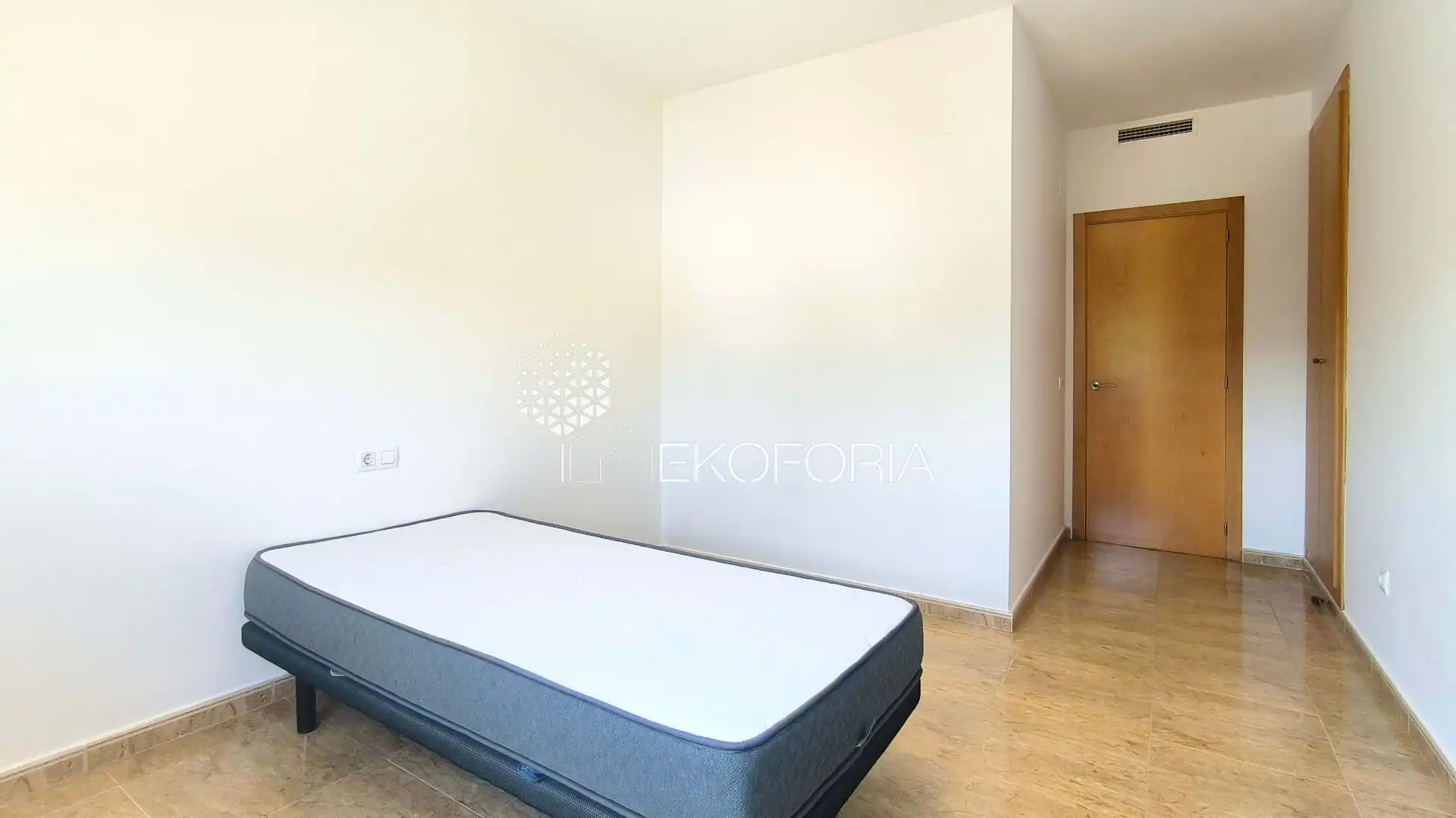 Habitación de Casa adosada en venta en Beneixida con Aire acondicionado, Calefacción y Jardín privado