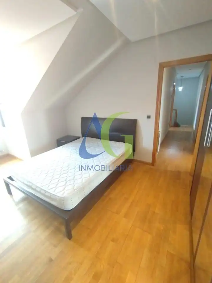 Habitación de Dúplex en venta en Villaquilambre con Calefacción y Trastero