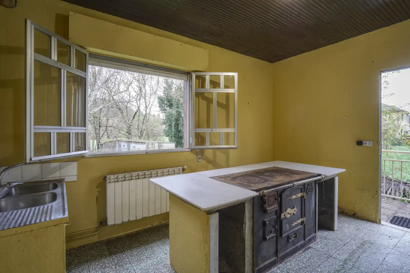 Cuina de Casa o xalet en venda en Silleda amb Calefacció, Jardí privat i Terrassa