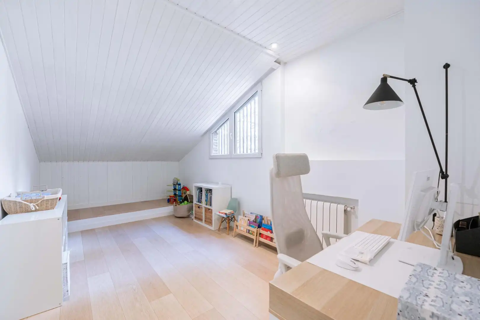 Einfamilien-Reihenhaus zur Miete in Boadilla del Monte mit Klimaanlage, Heizung und Privatgarten