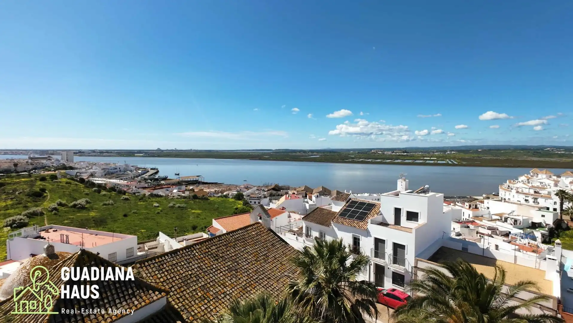 Vista exterior de Casa adosada en venda en Ayamonte amb Aire condicionat, Calefacció i Terrassa