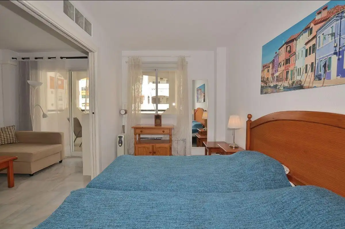 Dormitori de Apartament en venda en Benalmádena amb Aire condicionat, Terrassa i Piscina comunitària