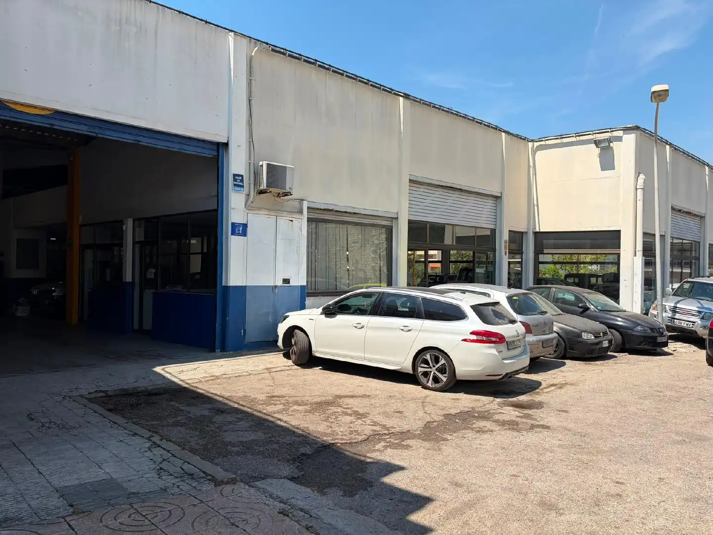 Vista exterior de Local en venda en Josa i Tuixén