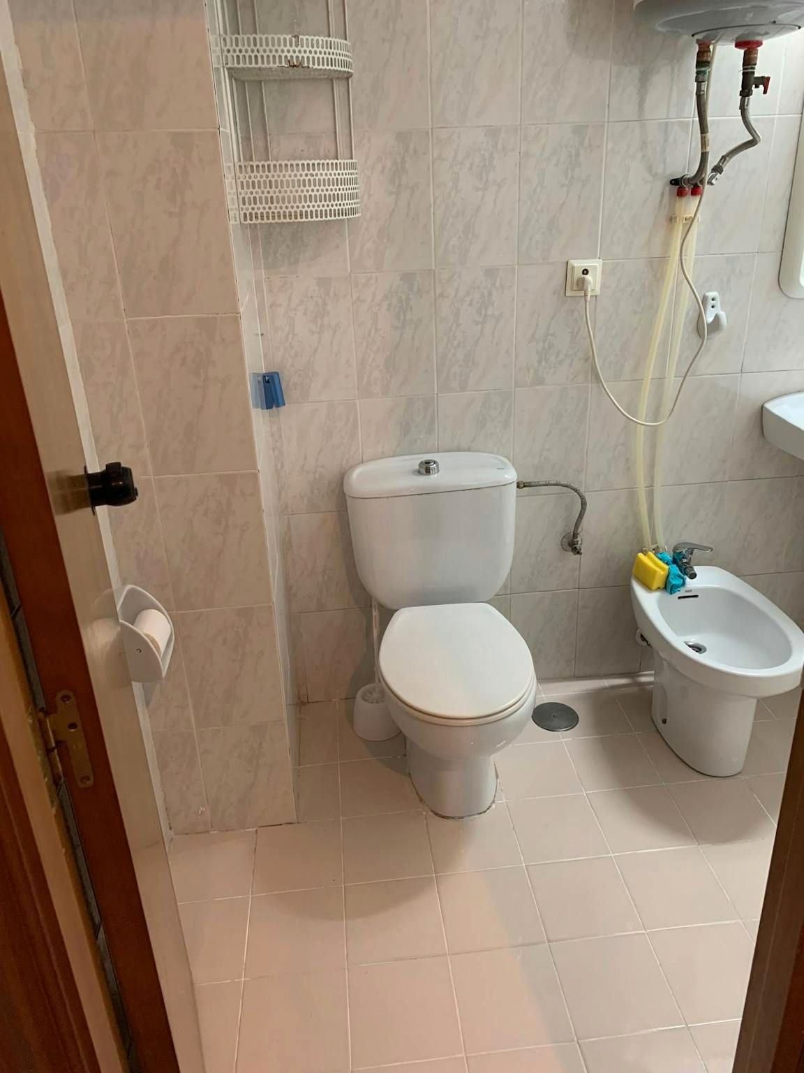 Bany de Pis de lloguer en  Valencia Capital amb Moblat, Rentadora i Es permeten mascotes