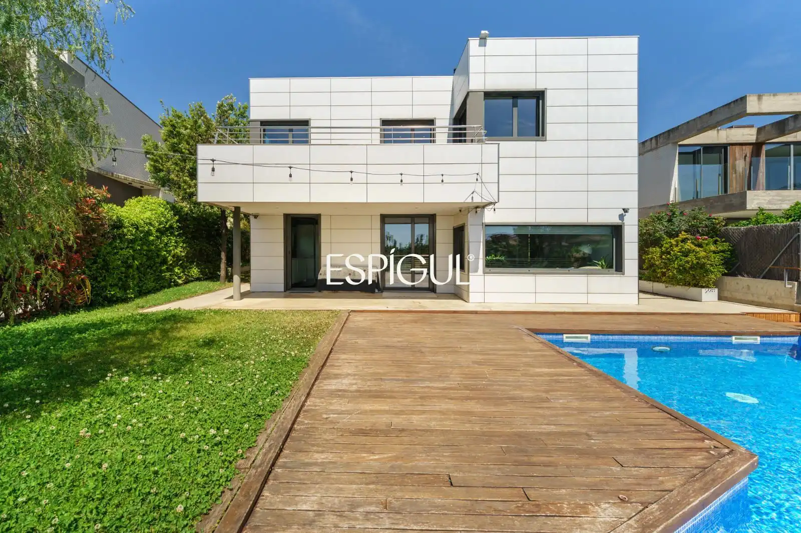 Vista exterior de Casa o xalet en venda en Alella amb Aire condicionat, Calefacció i Jardí privat
