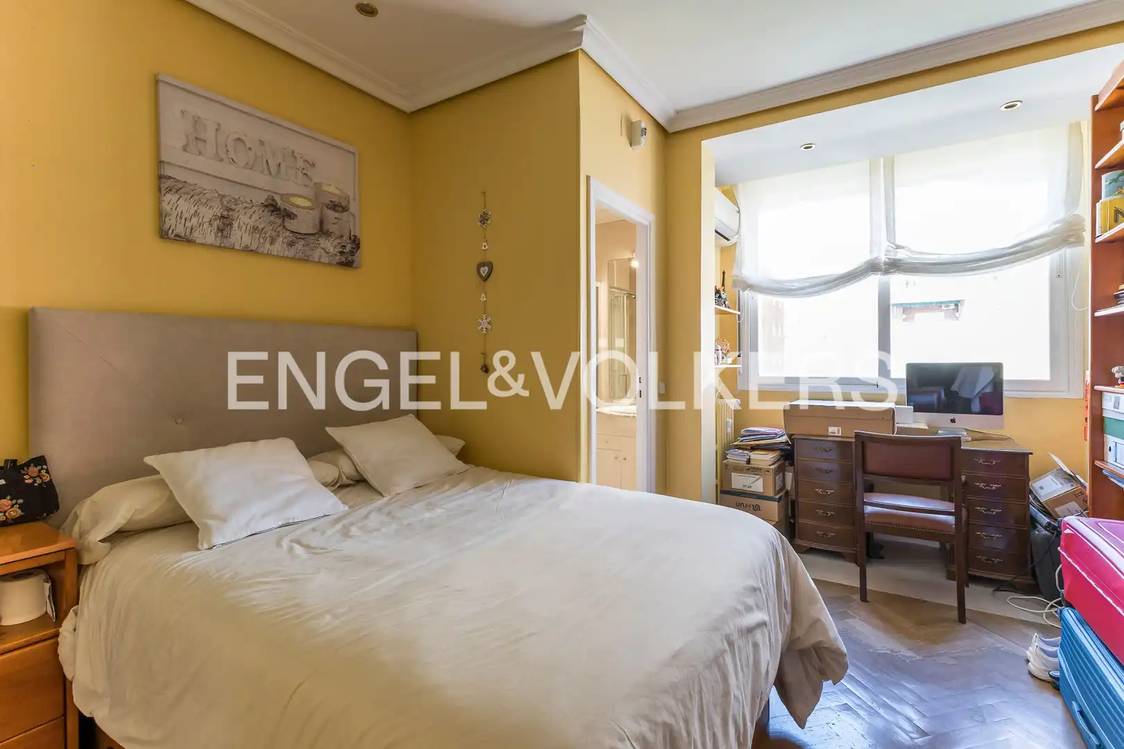 Bedroom of Flat for sale in Madrid  with Heating, Parquet flooring and Storage room