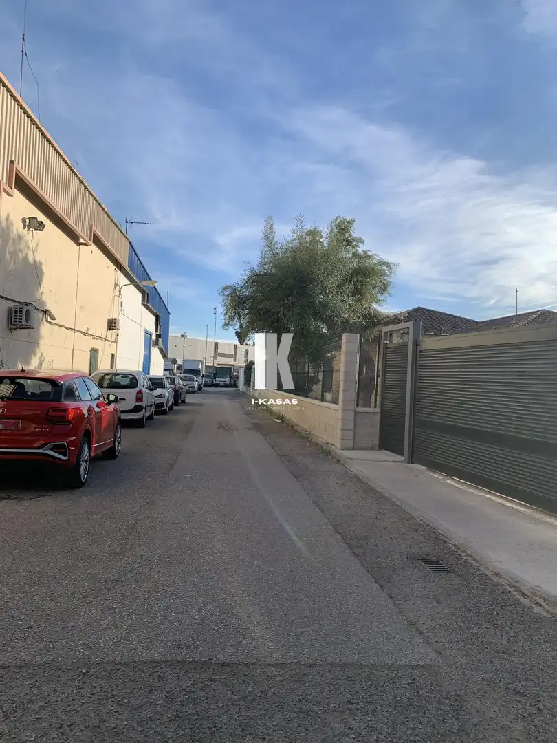 Außenansicht von Fabrikhallen zur Miete in Jerez de la Frontera