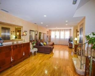 Living room of Flat for sale in Elche / Elx  with Air Conditioner, Heating and Parquet flooring