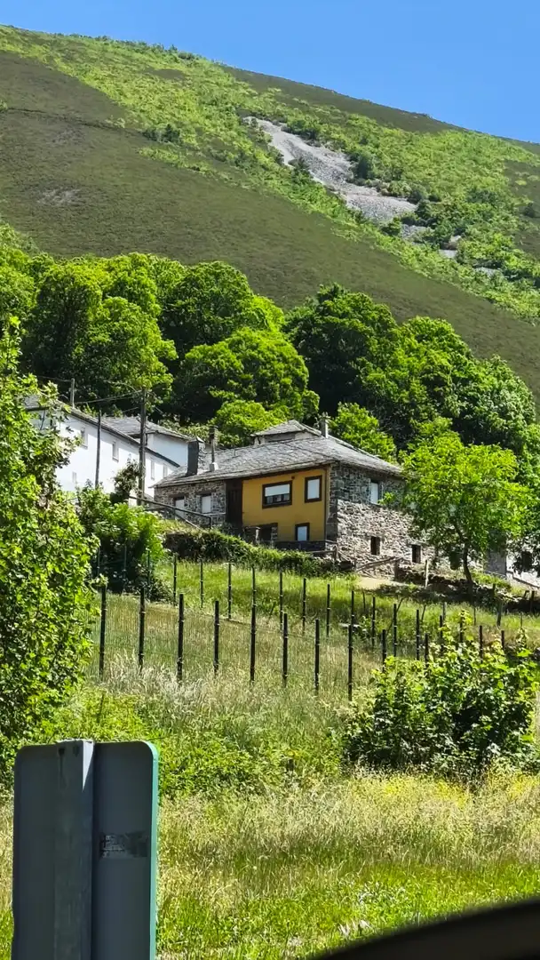 Vista exterior de Casa o xalet en venda en Degaña amb Traster