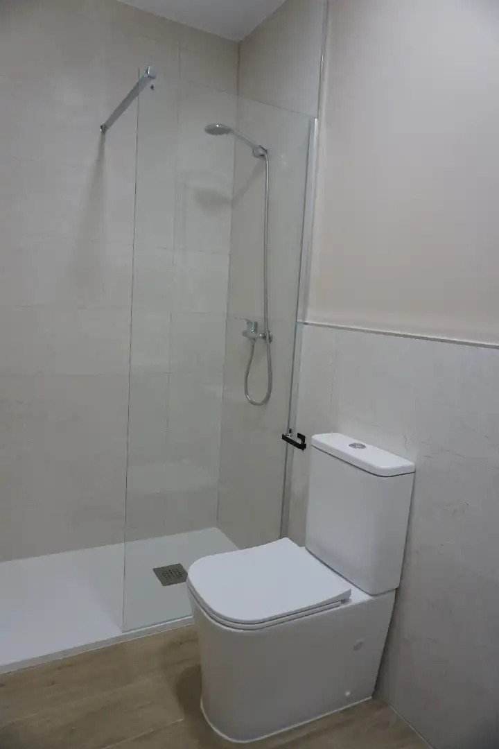 Bany de Casa o xalet per a compartir en Ávila amb Calefacció, Moblat i Rentadora