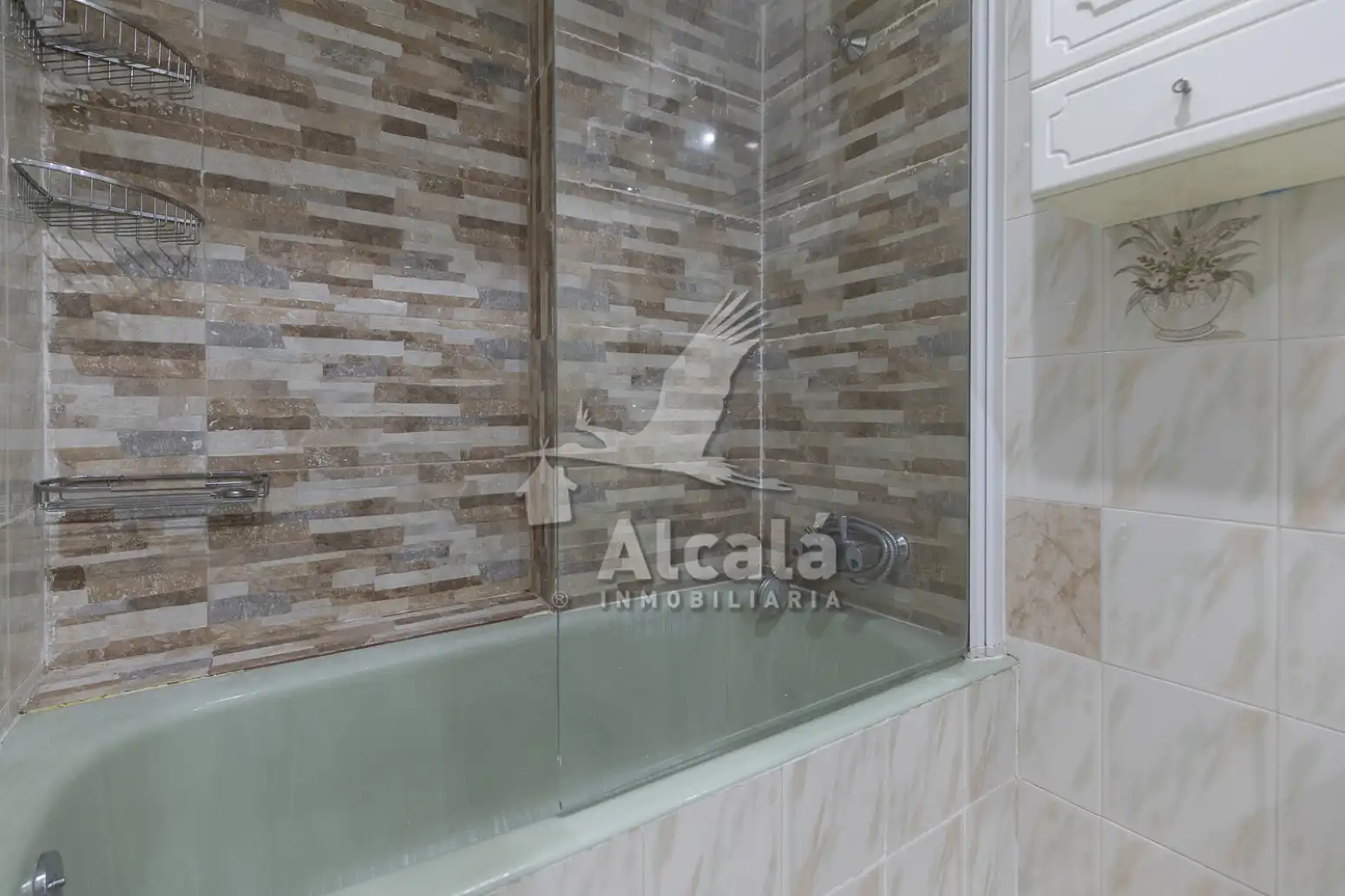 Bathroom of Flat for sale in Alcalá de Henares  with Air Conditioner, Heating and Terrace