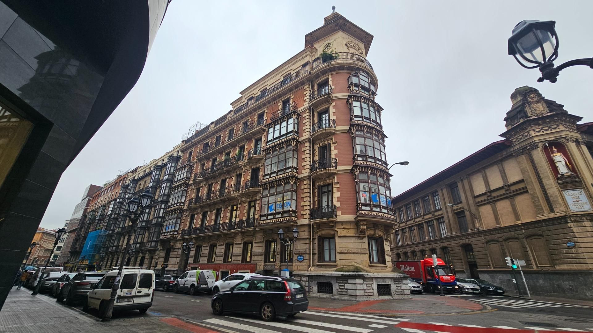 Vista exterior de Pis en venda en Bilbao  amb Calefacció i Balcó