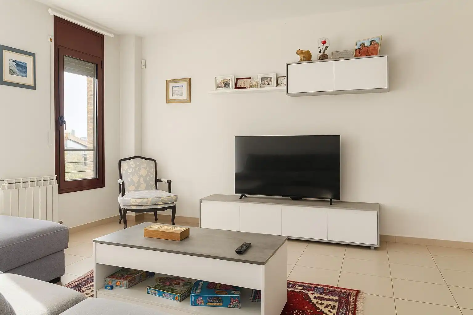 Sala de estar de Casa adosada en venta en Lliçà de Vall con Aire acondicionado, Calefacción y Jardín privado