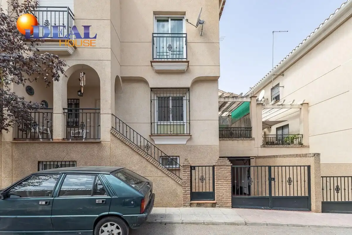Casa aparellada amb terrassa en venda a Camino CEMENTERIO, imagen 38