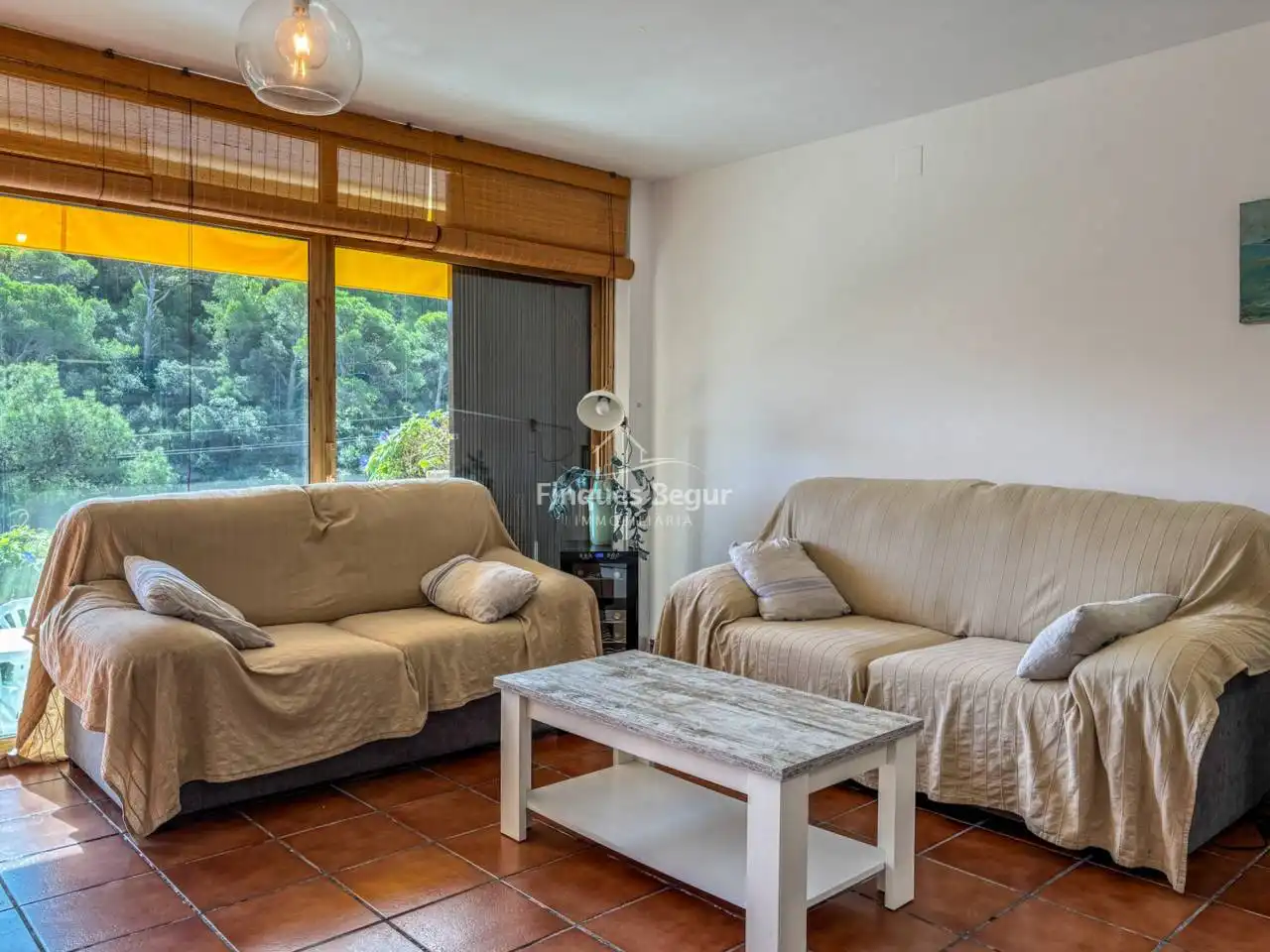 Living room of Apartments for sale in Begur  with Terrace, Furnished and Balcony